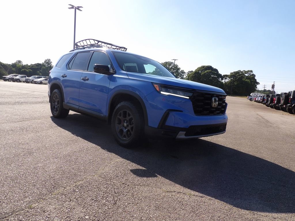 Used 2025 Honda Pilot TrailSport image 3