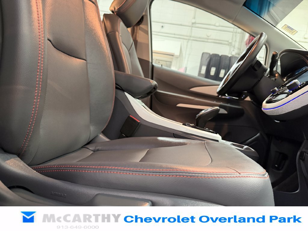 Used 2021 Chevrolet Bolt Premier w/ Infotainment Package FWD image 31