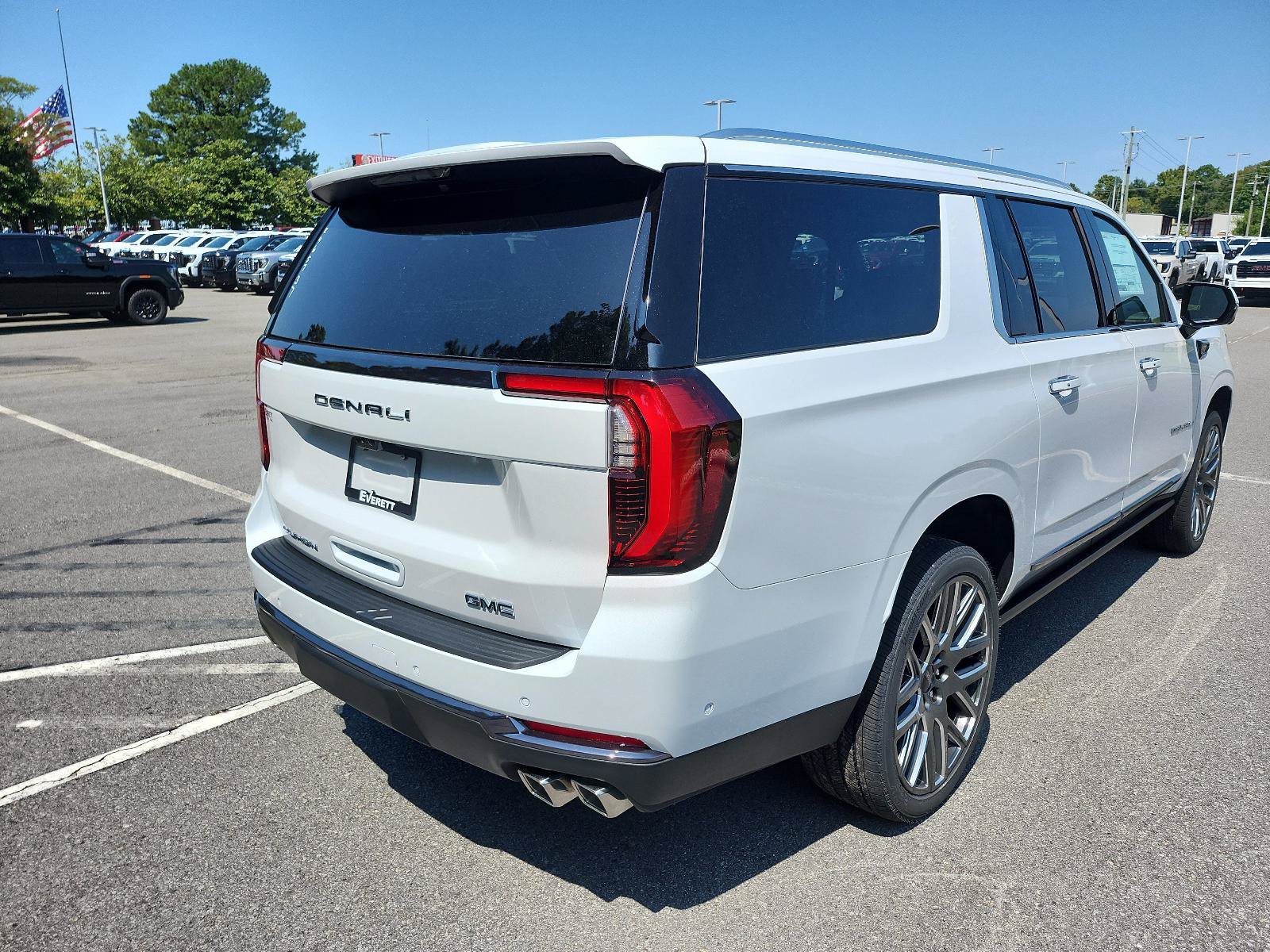 New 2026 GMC Yukon XL Denali Ultimate AWD/4WD image 3