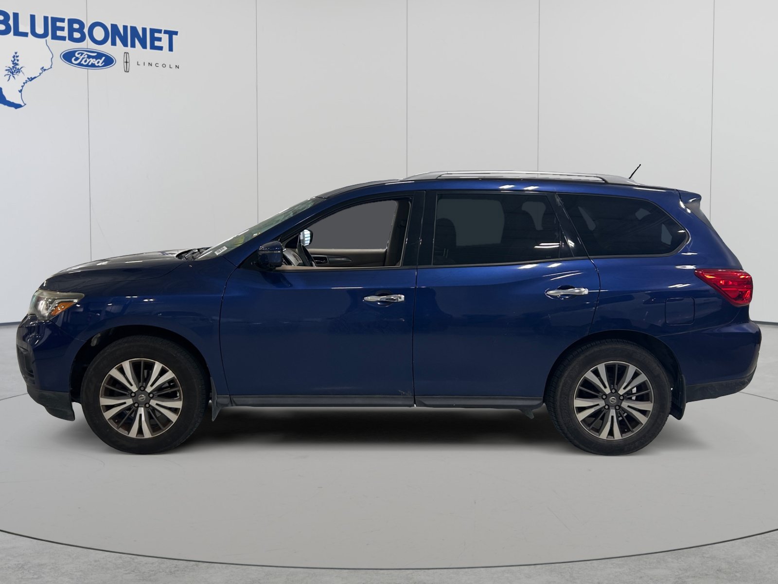Used 2017 Nissan Pathfinder SL FWD image 4