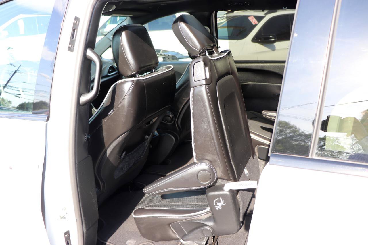 Used 2025 Chrysler Pacifica Limited FWD image 29