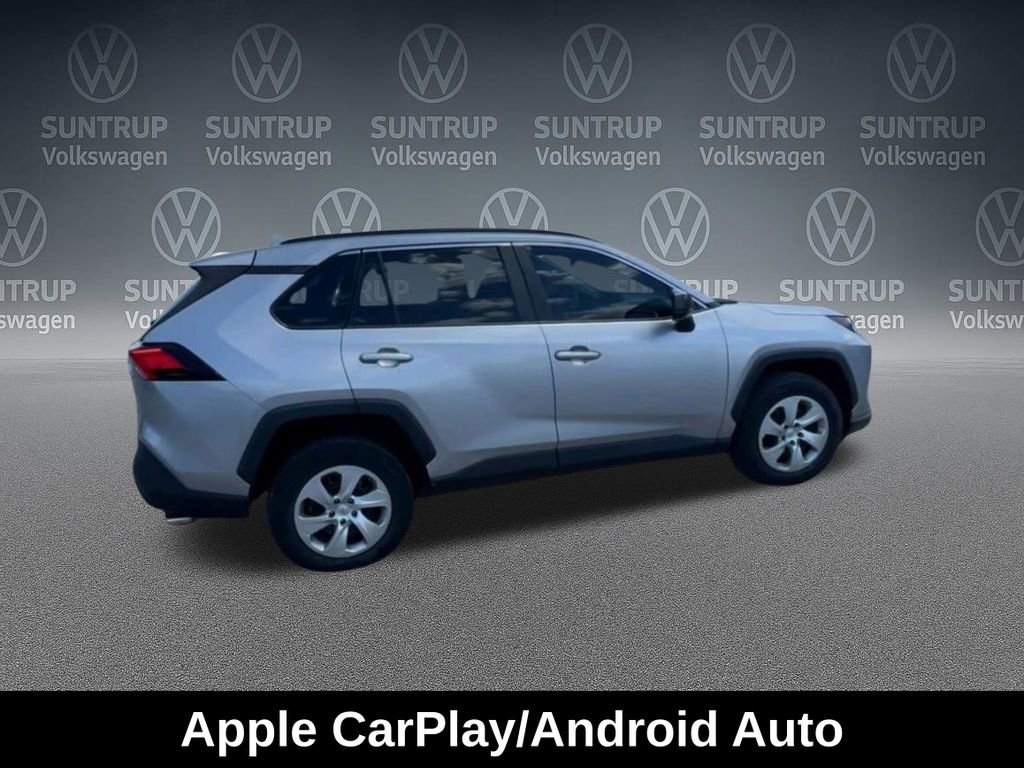 Used 2020 Toyota RAV4 LE FWD image 11