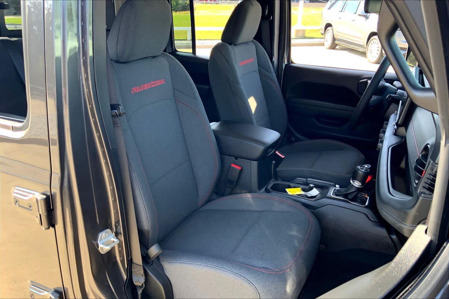 Used 2025 Jeep Gladiator Rubicon w/ Convenience Group AWD/4WD image 9