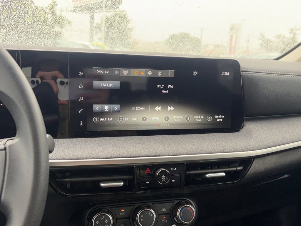 Used 2025 Nissan Kicks SV FWD image 15