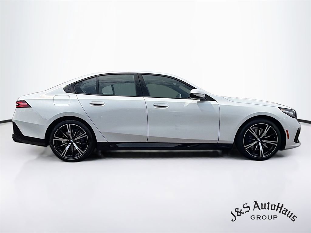 Used 2026 BMW 530i xDrive w/ M Sport Package AWD/4WD image 8