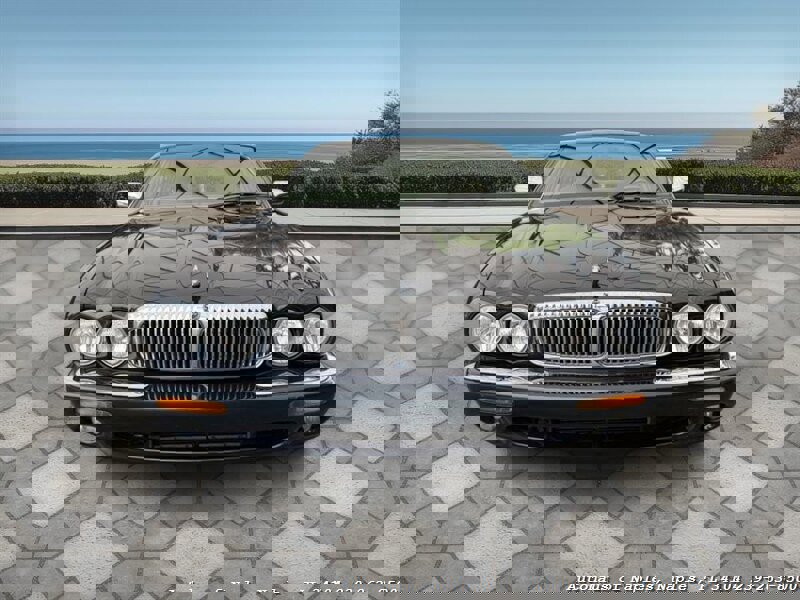 Used 1999 Jaguar XJ8 L image 3