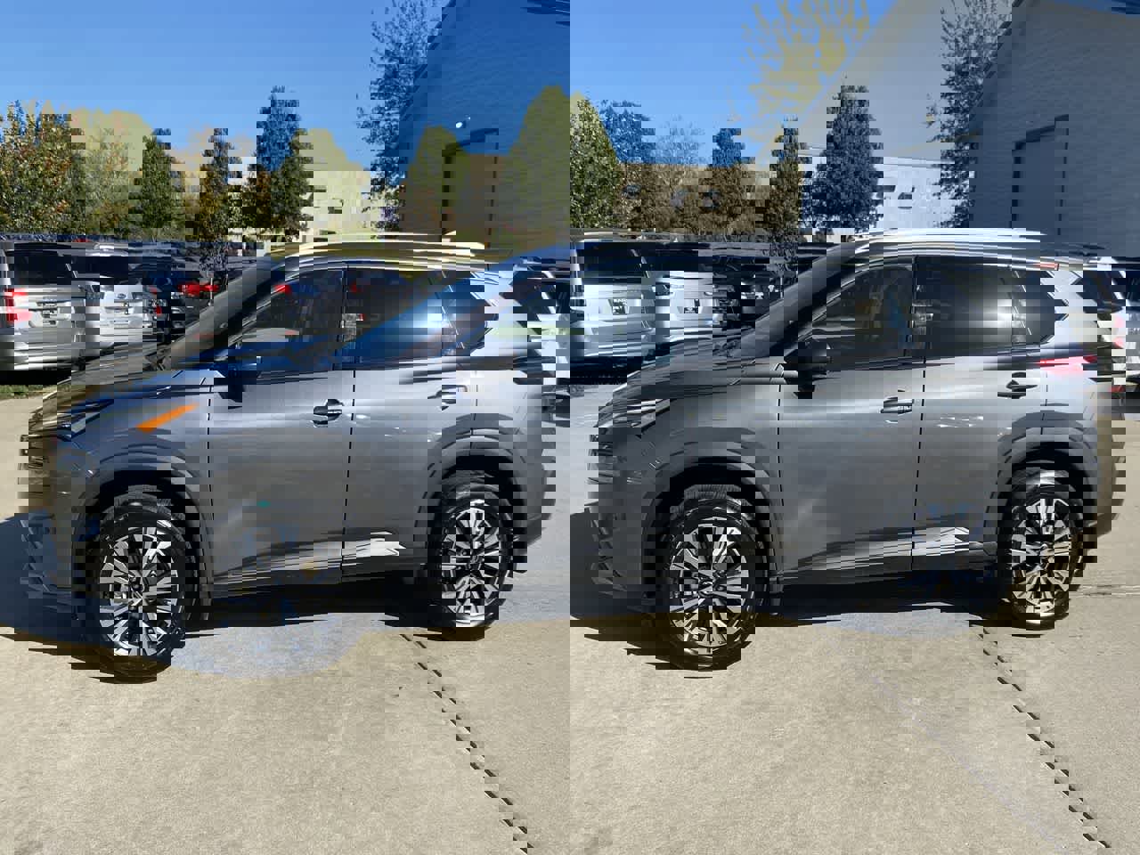 Used 2021 Nissan Rogue SV w/ Premium Package image 3