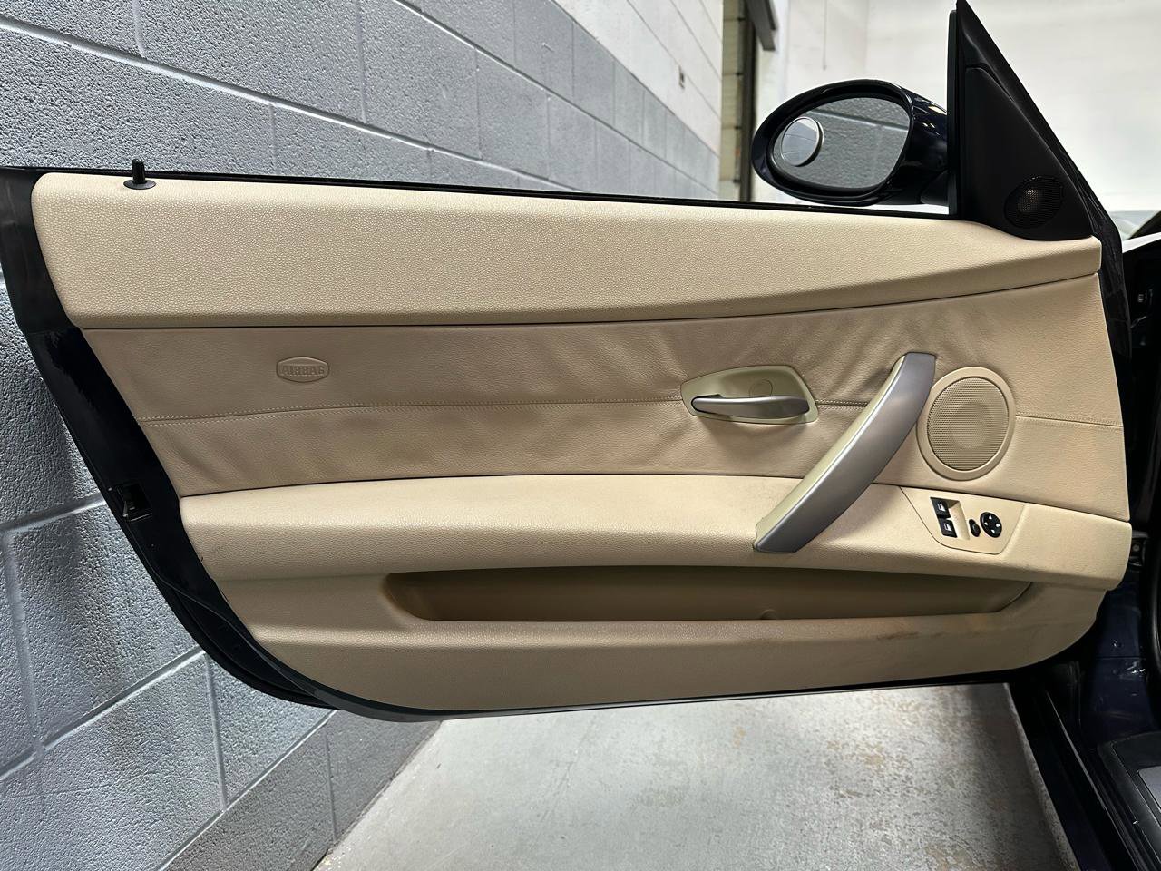 Used 2006 BMW Z4 3.0si image 13