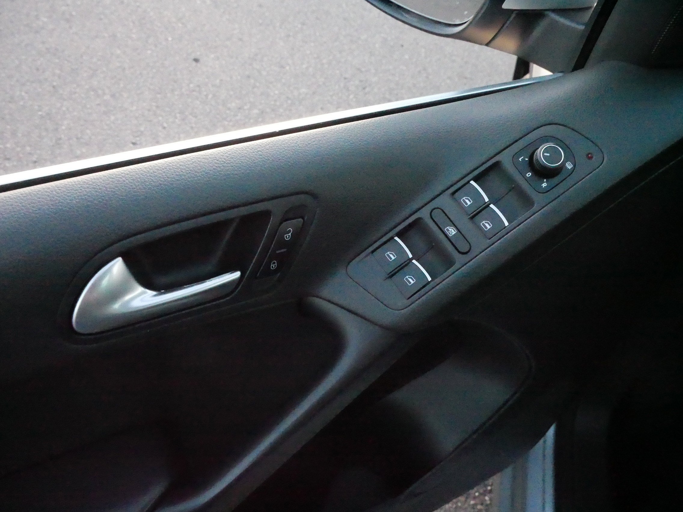 Used 2017 Volkswagen Tiguan Wolfsburg Edition image 19