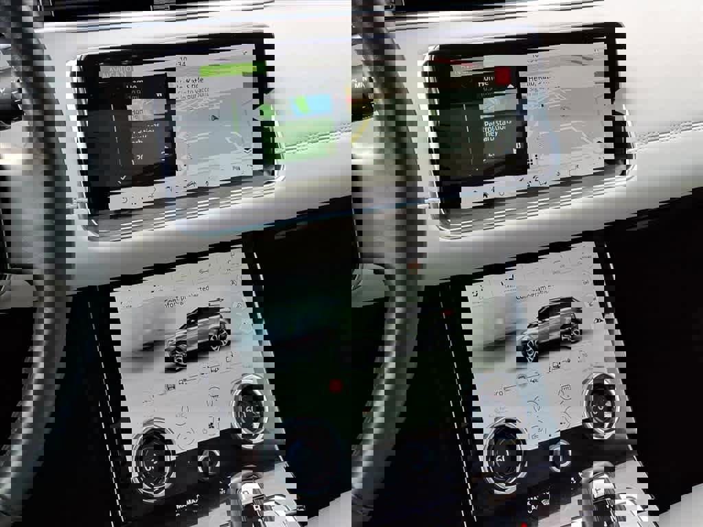 Used 2020 Land Rover Range Rover Evoque SE image 21