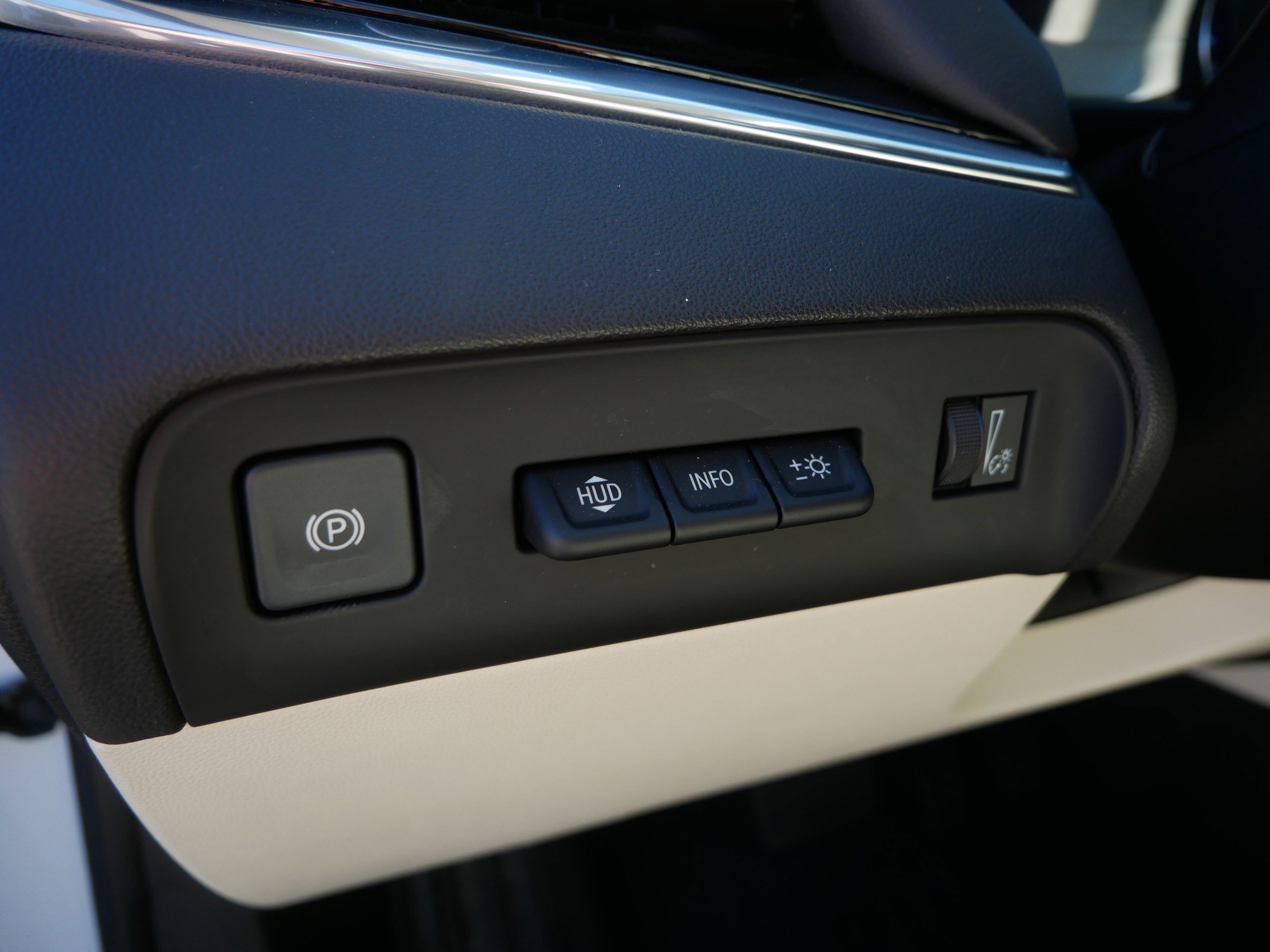 Certified 2023 Buick Enclave Avenir w/ Trailering Package, 5000 lbs. image 25