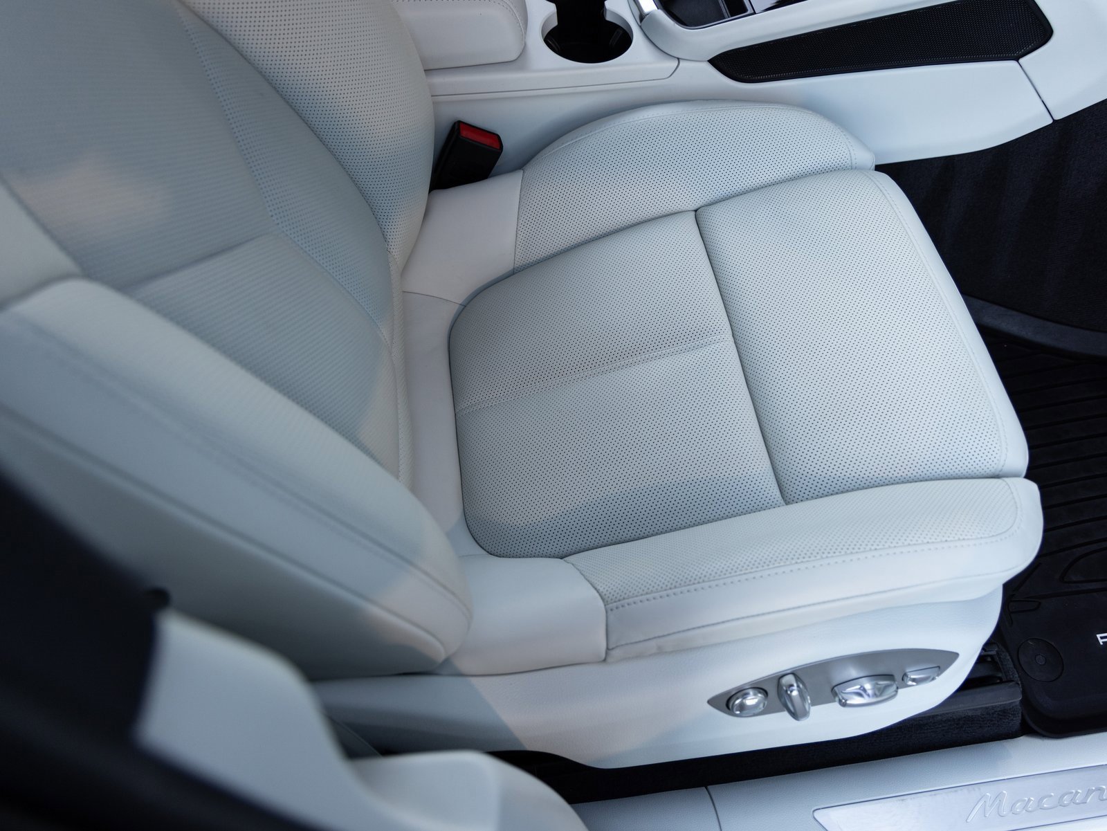 Used 2023 Porsche Macan S image 34