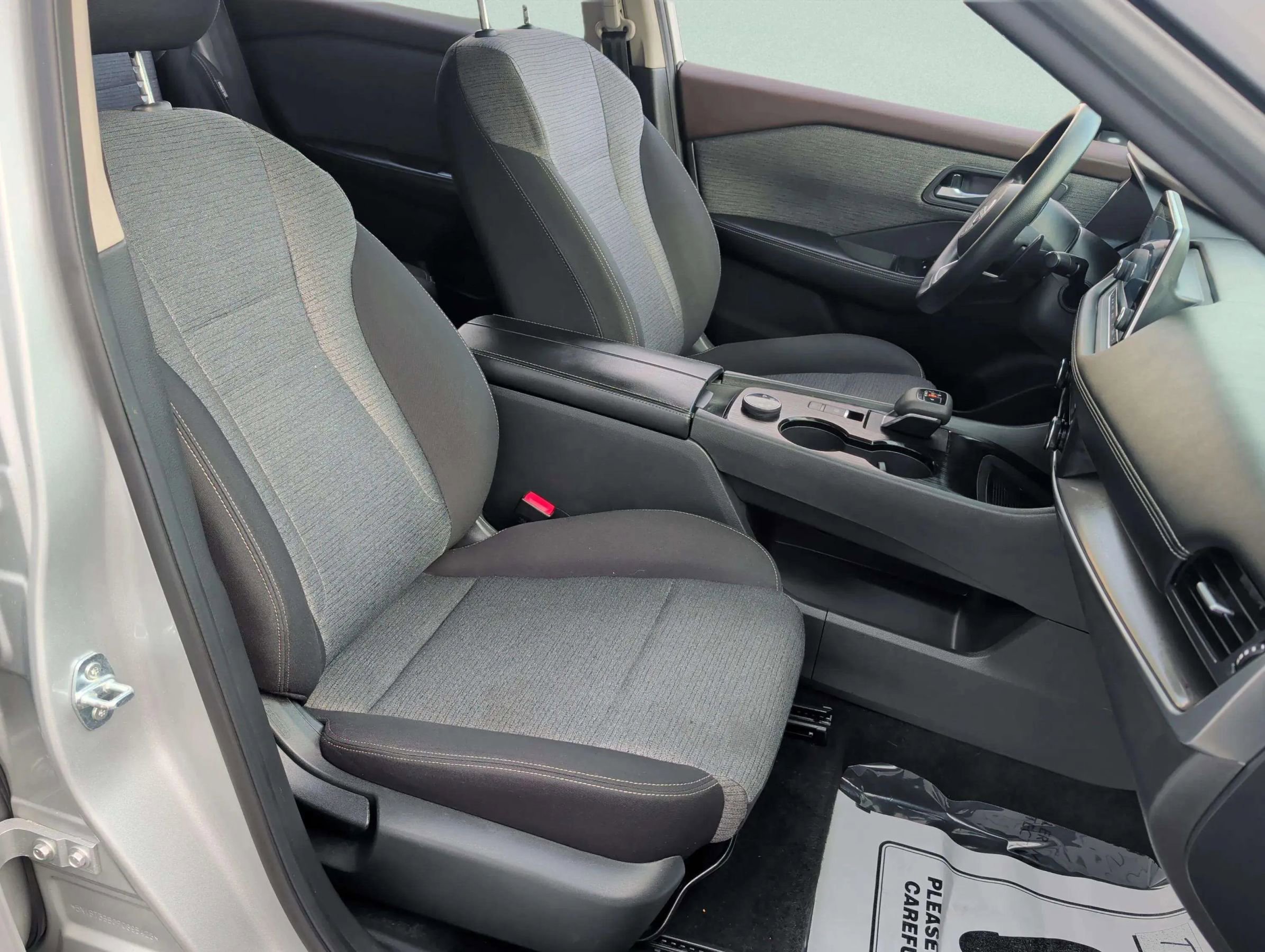 Used 2023 Nissan Rogue SV image 18