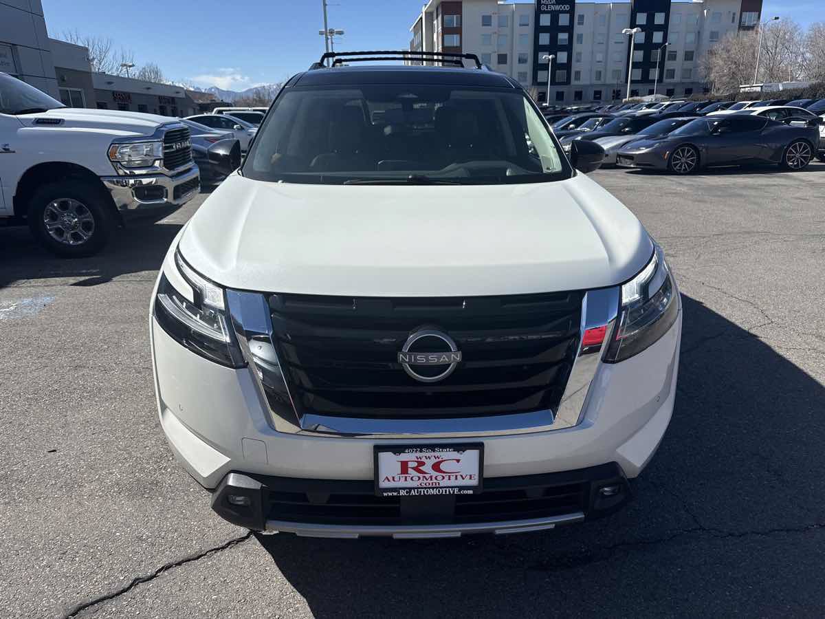 Used 2022 Nissan Pathfinder Platinum w/ Lighting Package (N93) AWD/4WD image 3