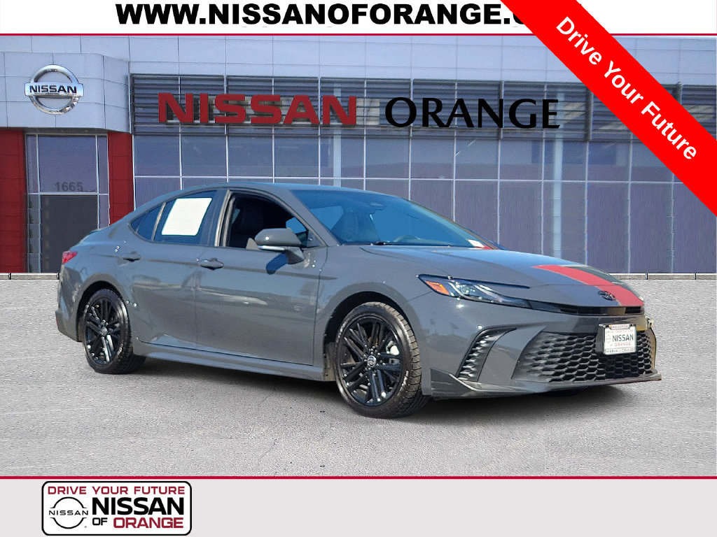 Used 2025 Toyota Camry SE w/ Convenience Package FWD image 1