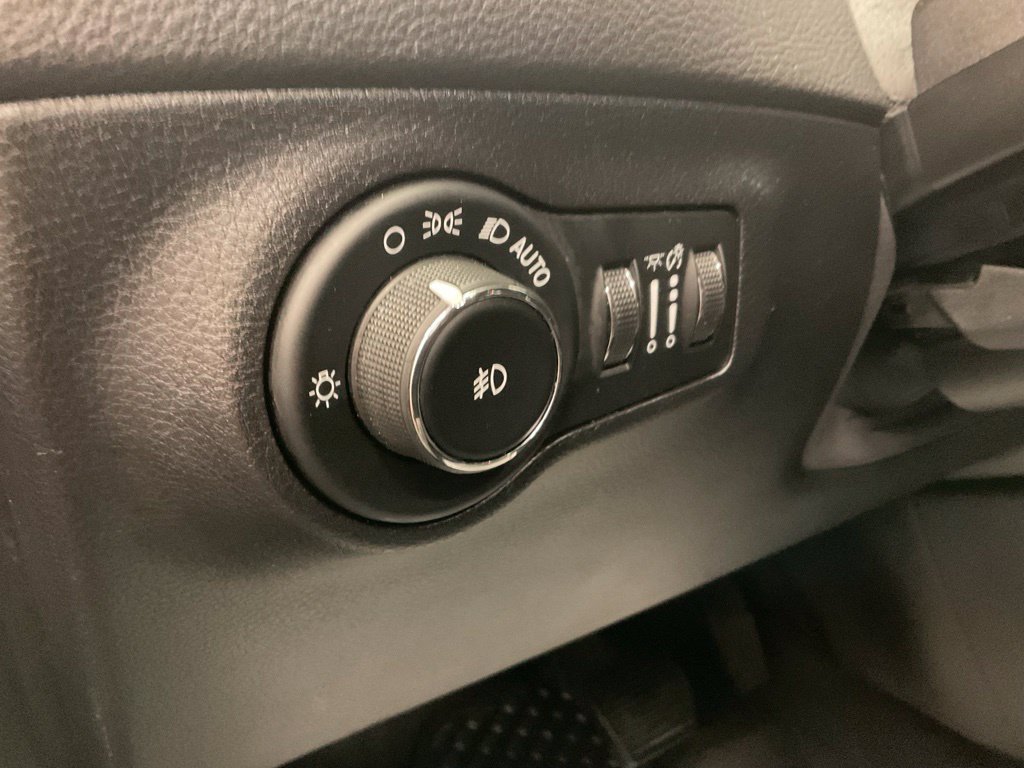 Used 2018 Jeep Compass Trailhawk w/ Navigation Group AWD/4WD image 14
