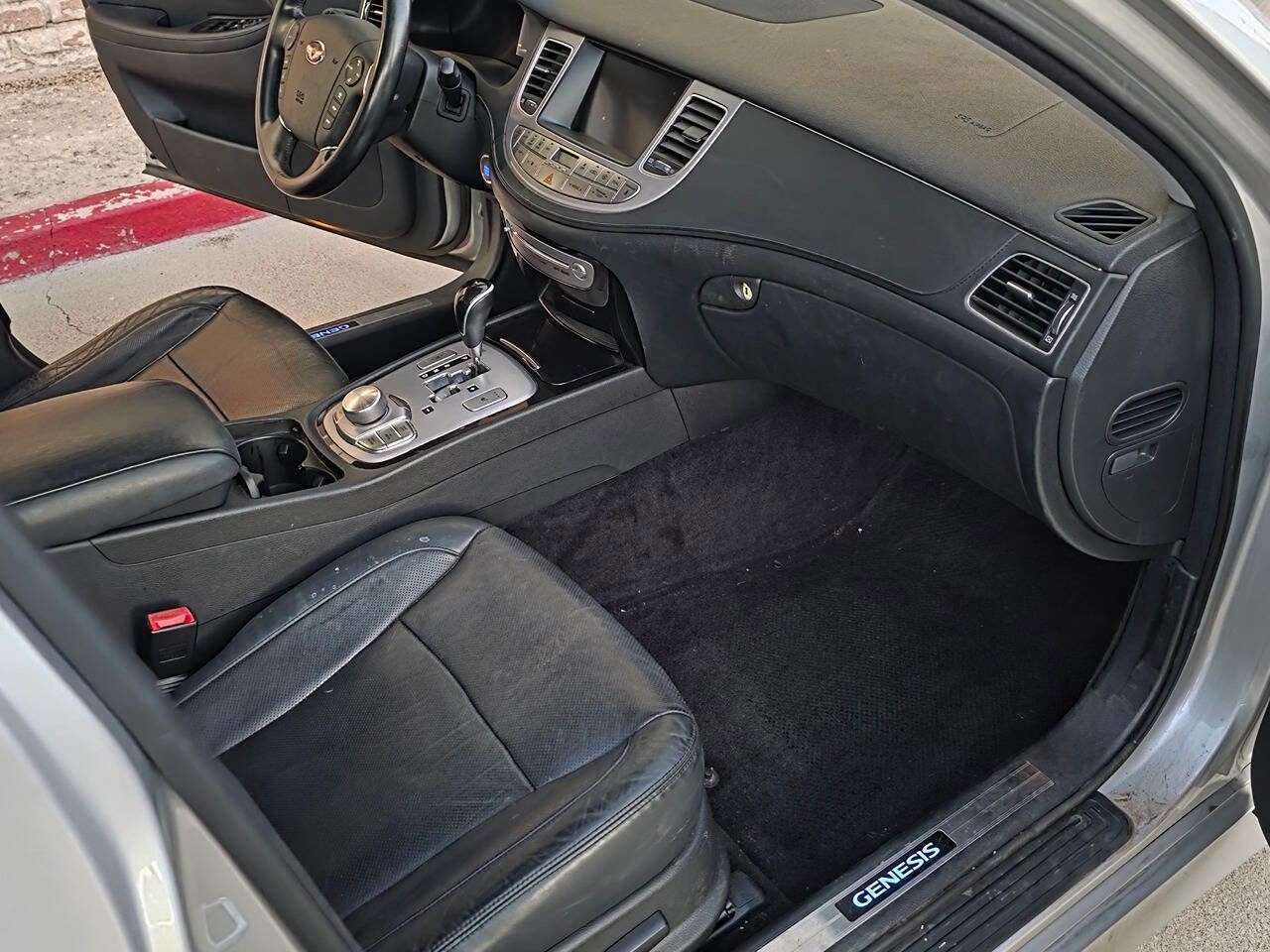 Used 2012 Hyundai Genesis 4.6 image 10