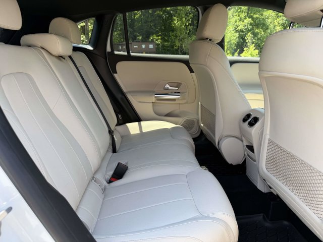 Used 2022 Mercedes-Benz GLA 250 4MATIC w/ Premium Package Lite image 13