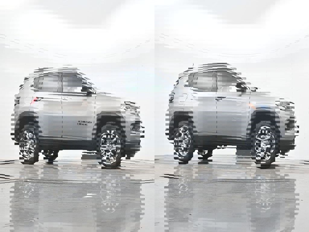 Used 2022 Jeep Compass Latitude image 27