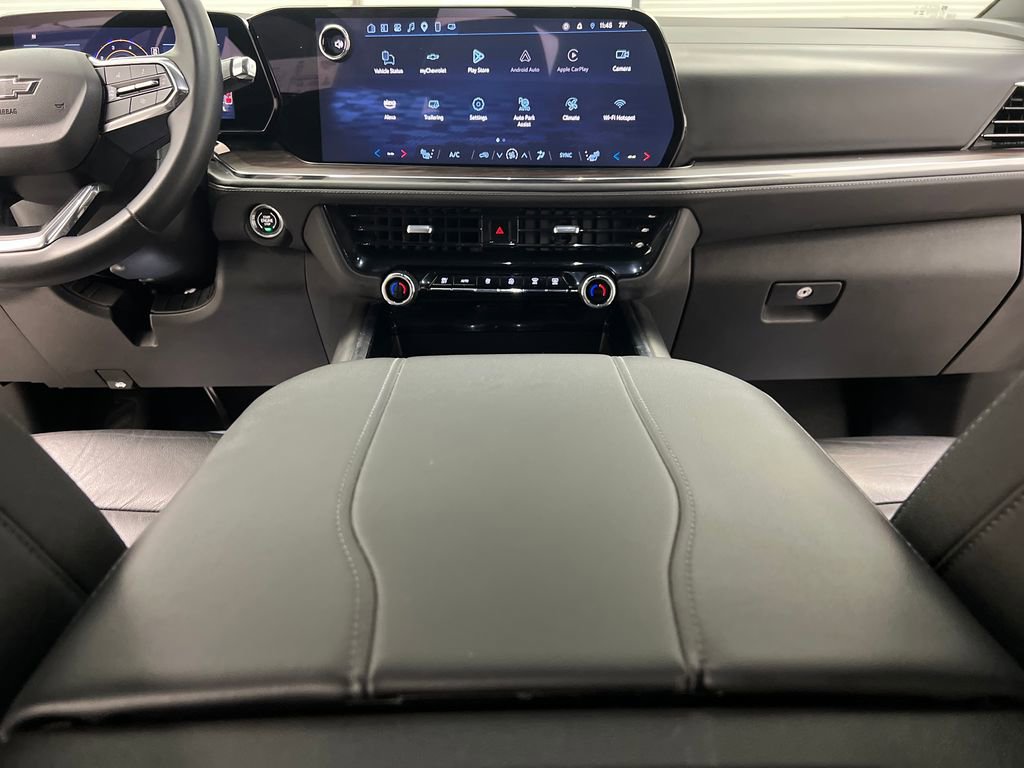 Used 2025 Chevrolet Suburban Z71 AWD/4WD image 43