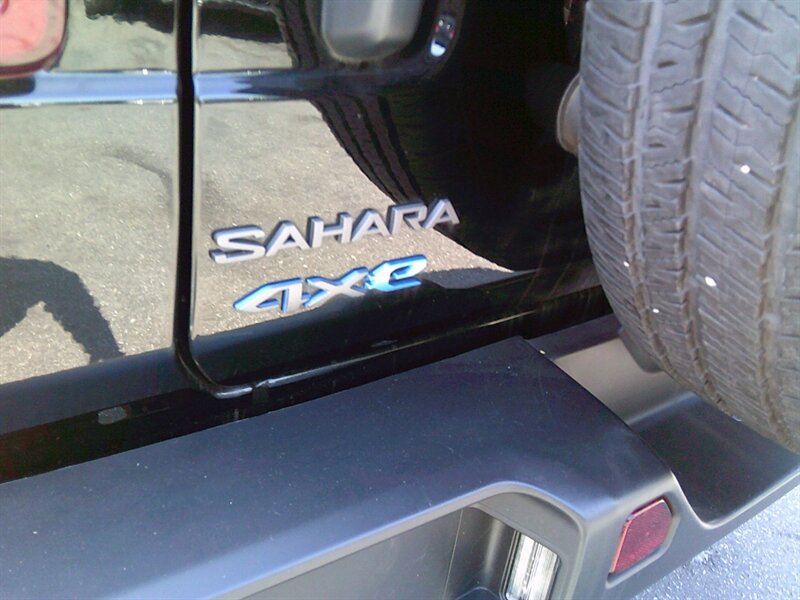 Used 2023 Jeep Wrangler Unlimited Sahara AWD/4WD image 6
