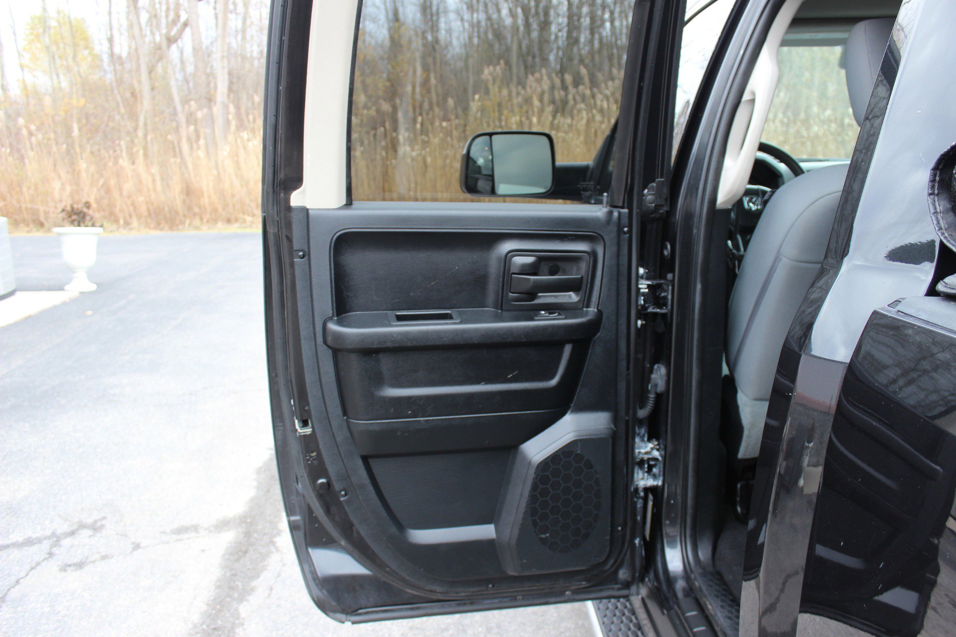 Used 2016 RAM 1500 ST w/ SXT Appearance Group AWD/4WD image 29