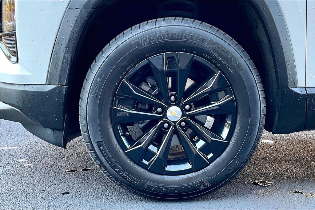 Used 2026 Chevrolet Equinox LT AWD/4WD image 9