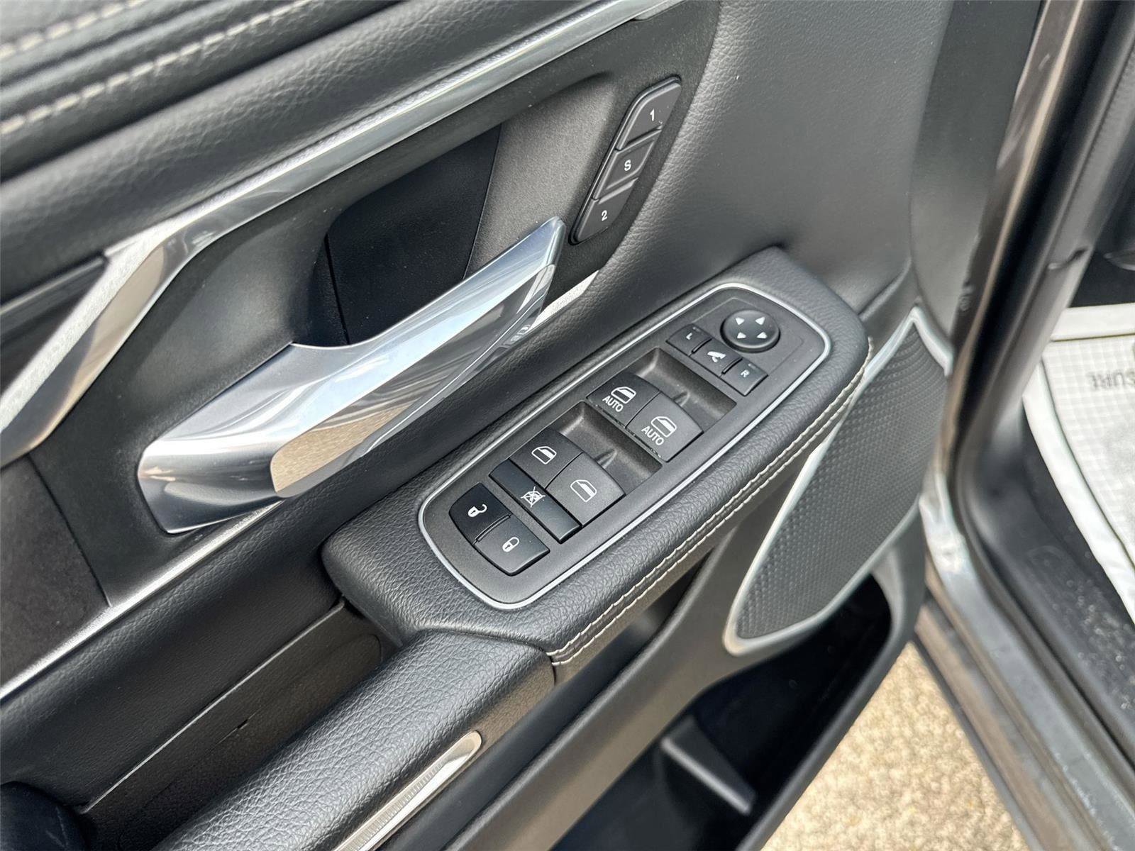 Used 2023 RAM 1500 Laramie AWD/4WD image 13