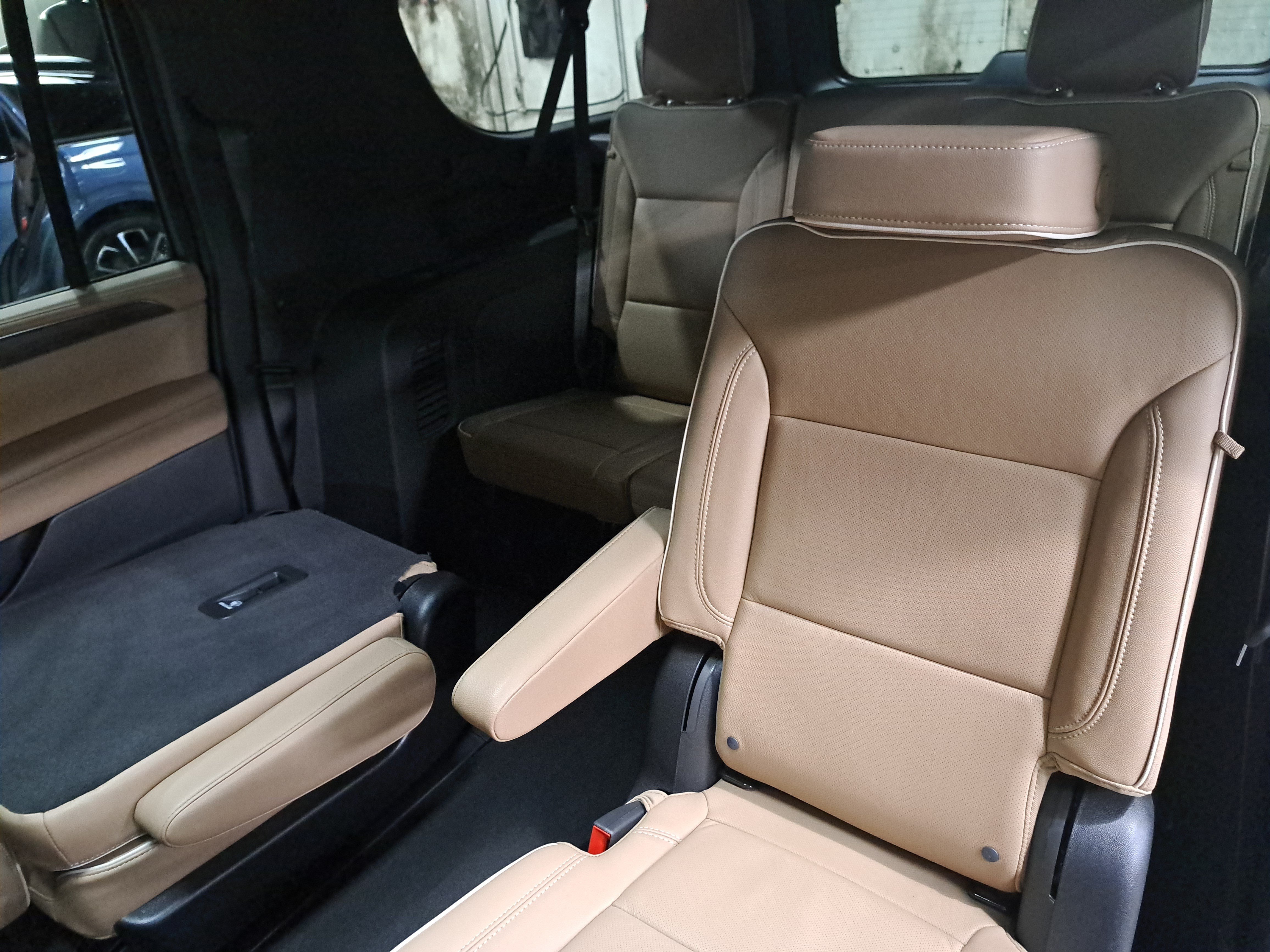 Used 2024 Chevrolet Suburban Premier AWD/4WD image 16