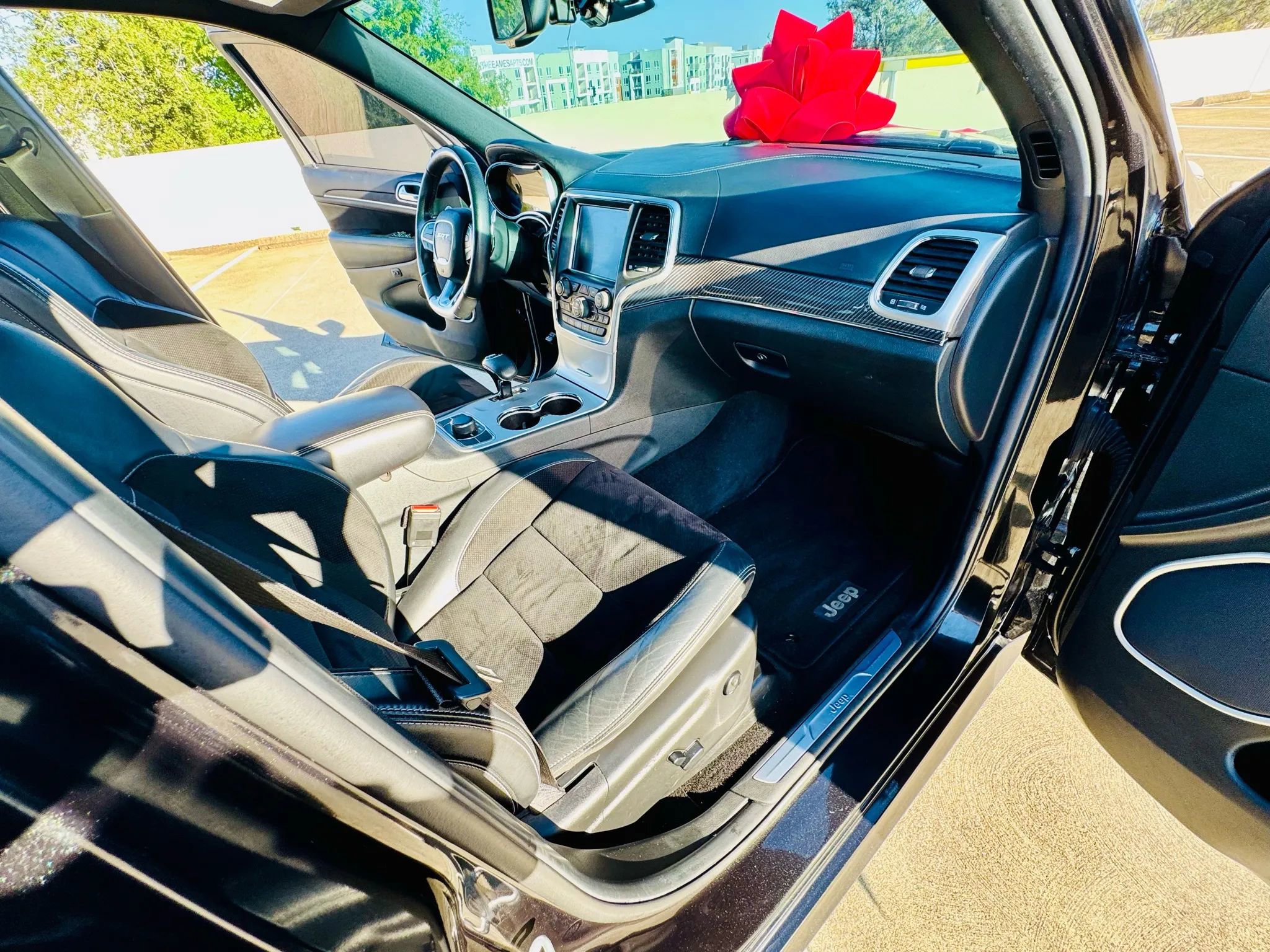 Used 2014 Jeep Grand Cherokee SRT8 w/ Luxury Group II image 57