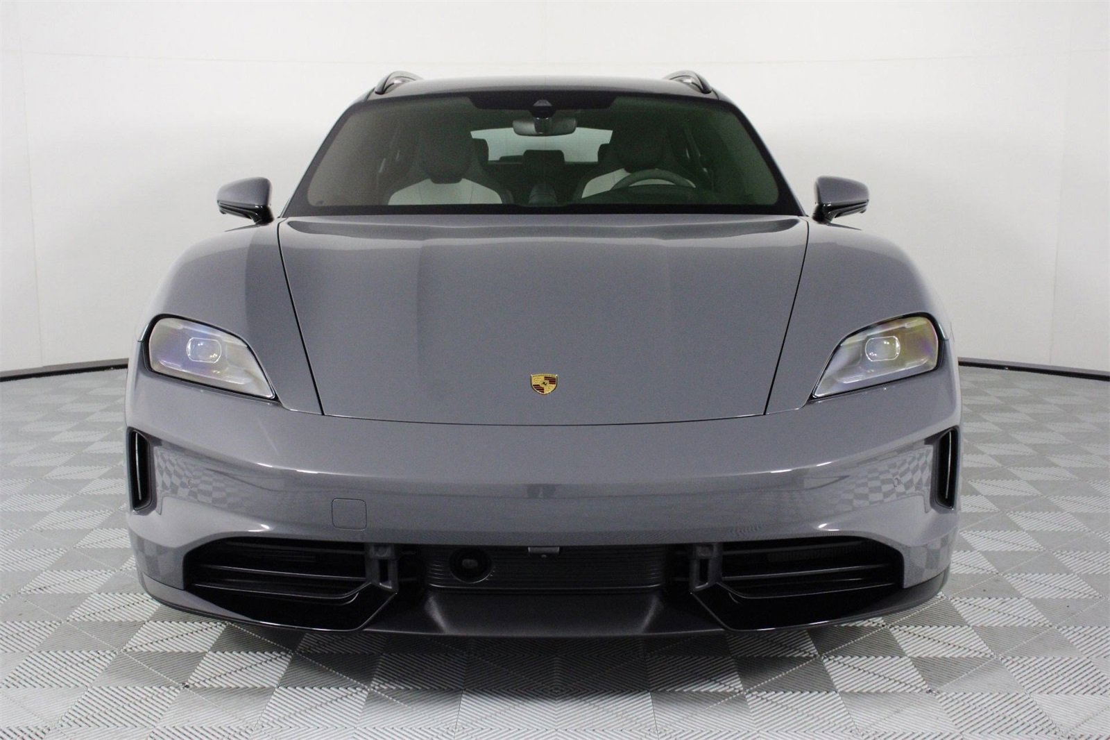 Used 2025 Porsche Taycan GTS image 10