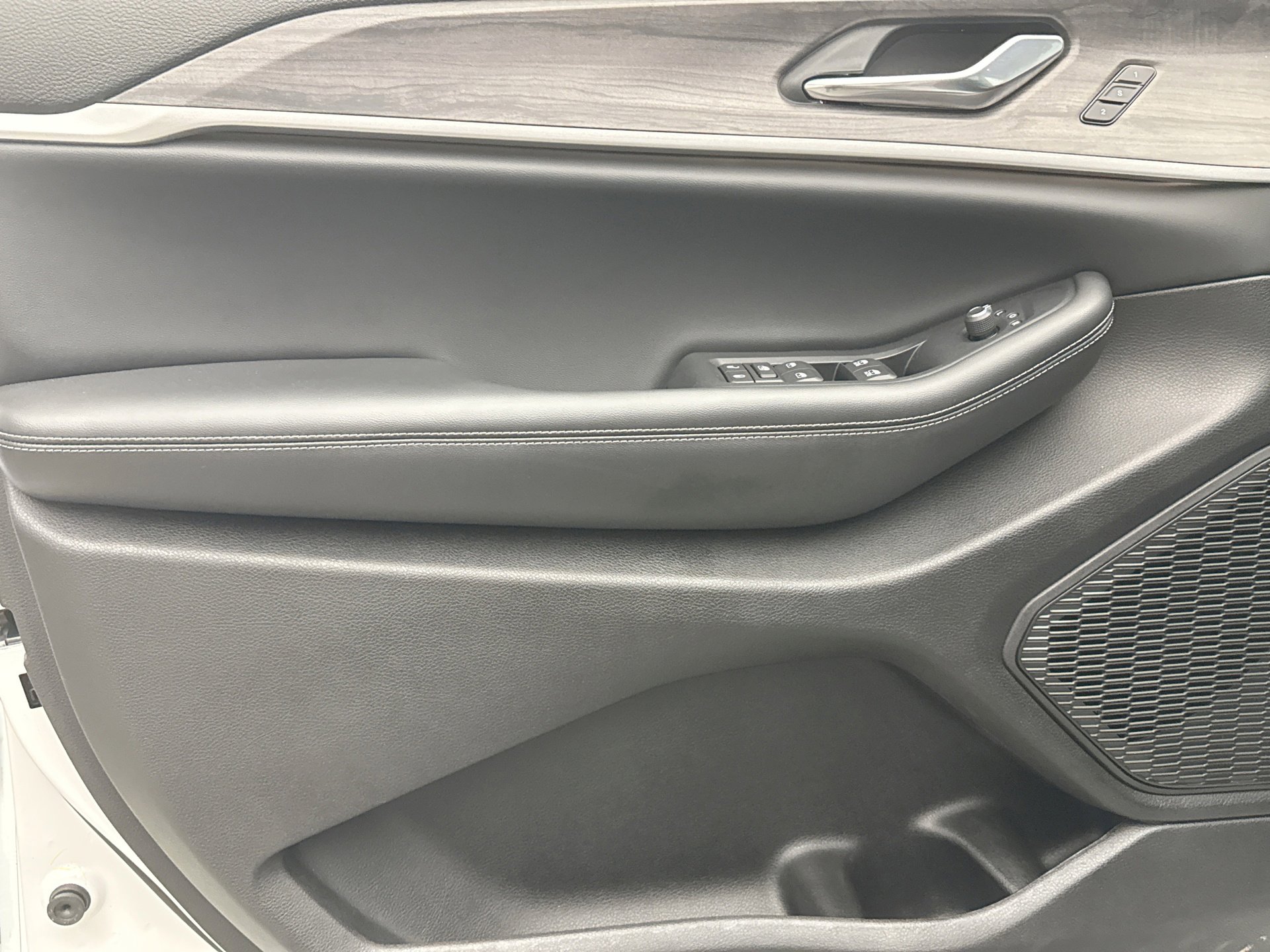 Used 2023 Jeep Grand Cherokee Limited AWD/4WD image 9