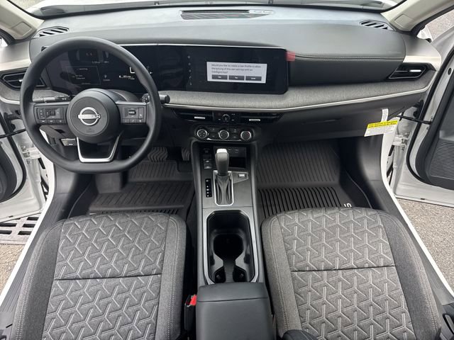 Used 2025 Nissan Kicks SV FWD image 9