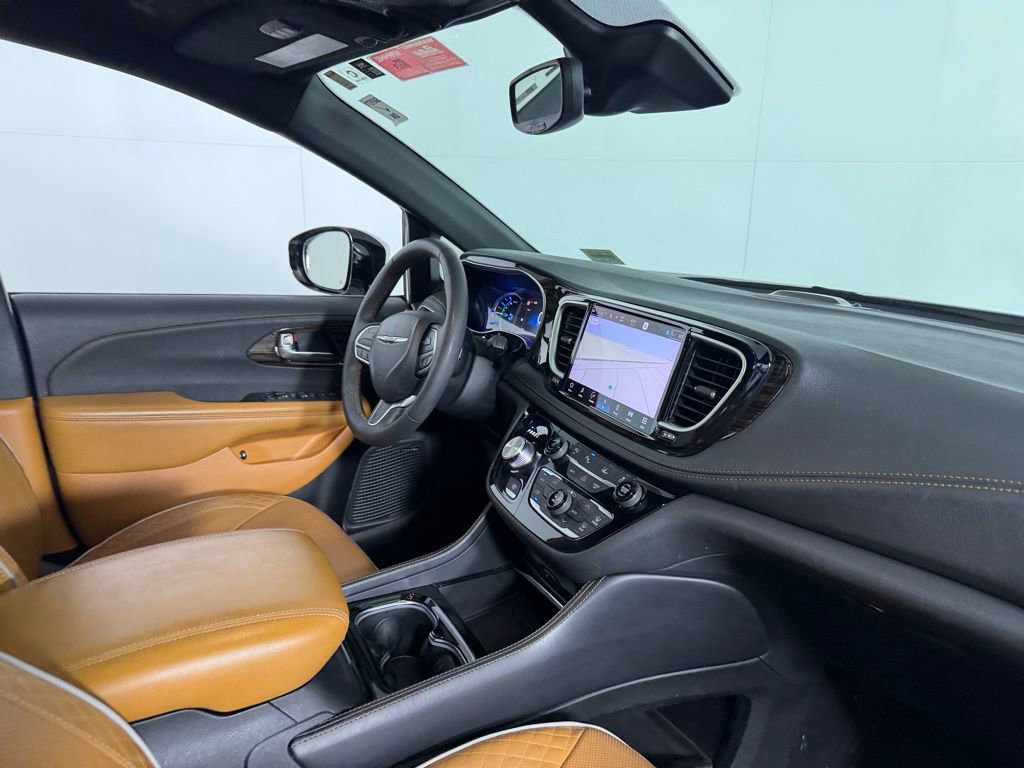Used 2023 Chrysler Pacifica Pinnacle FWD image 41