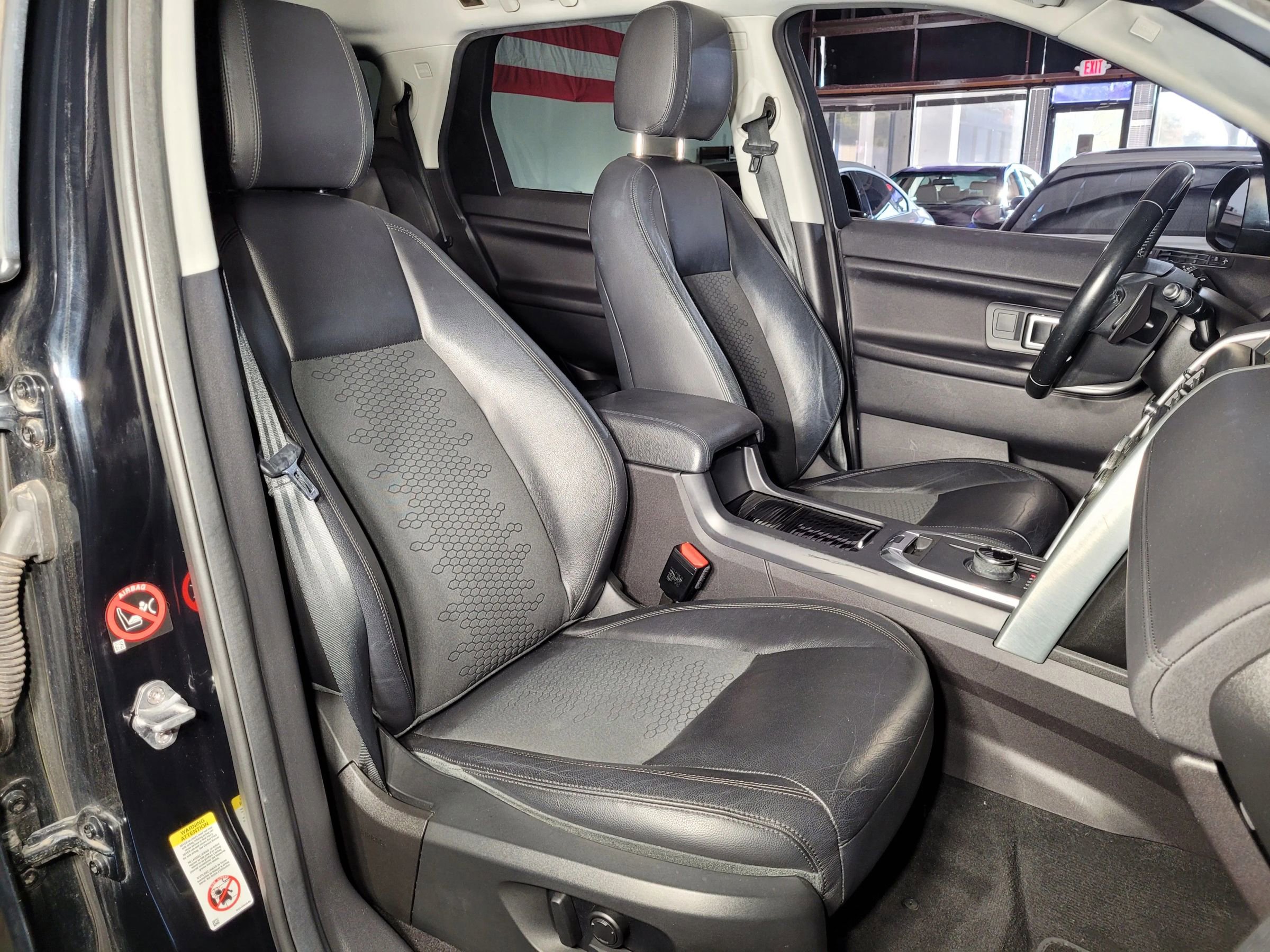 Used 2017 Land Rover Discovery Sport SE image 19