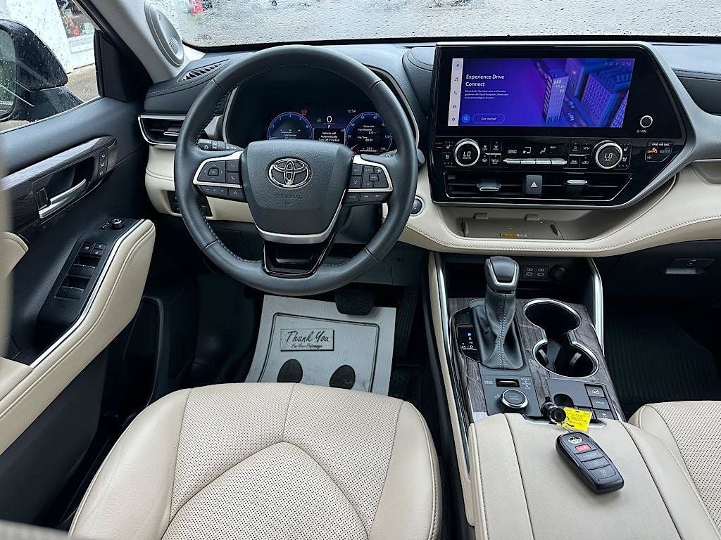 Certified 2024 Toyota Highlander Limited AWD/4WD image 21