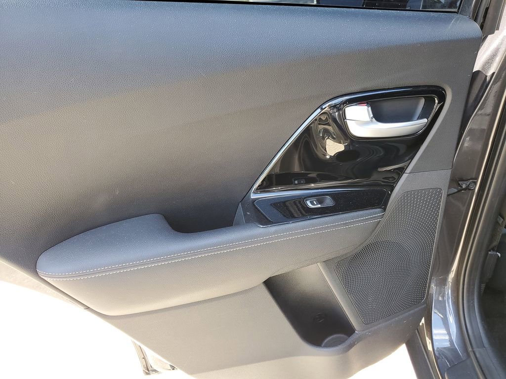 Used 2018 Kia Niro EX w/ Option Group 020 FWD image 17
