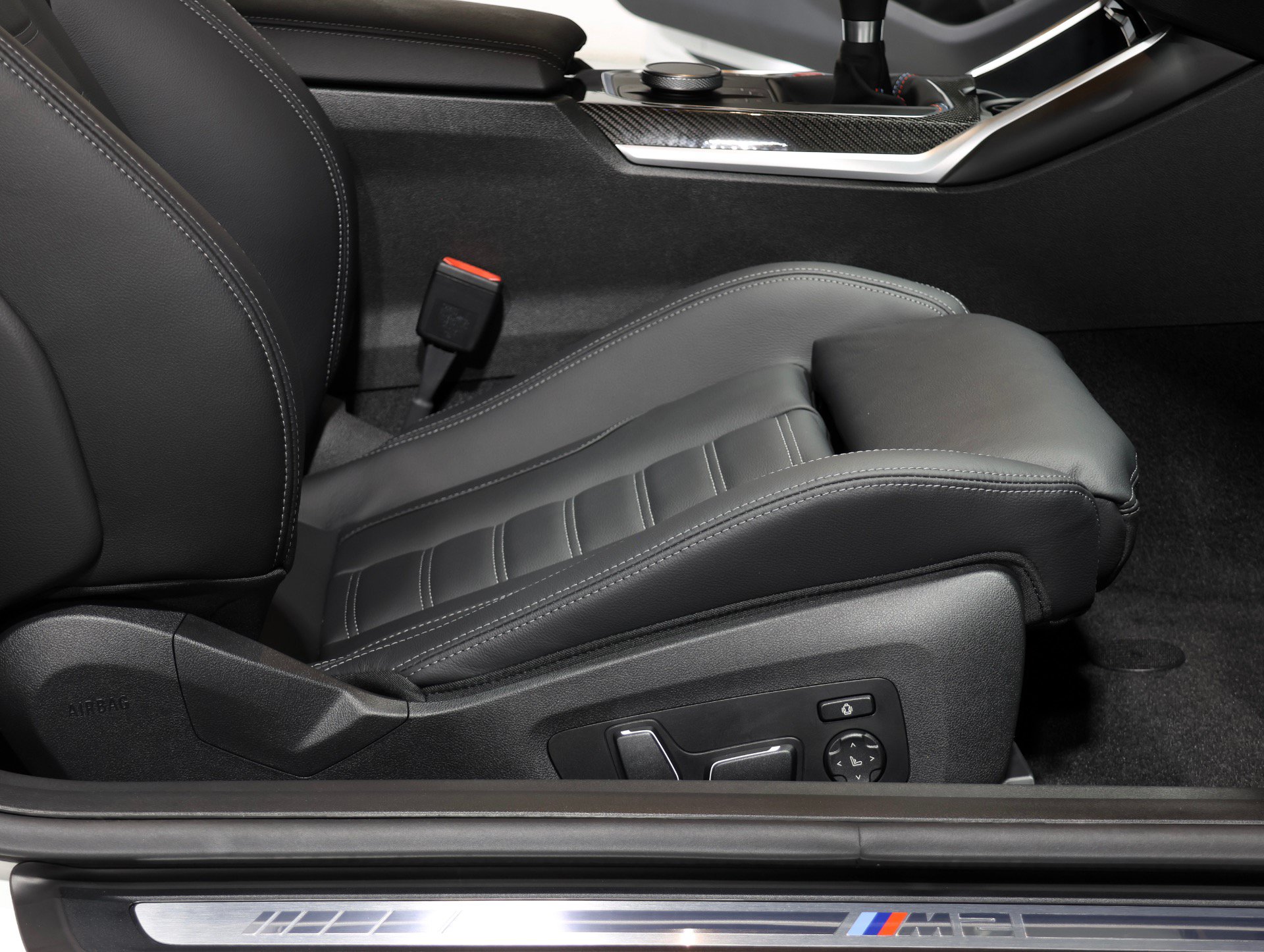 Used 2026 BMW M2 w/ Lighting Package RWD image 94