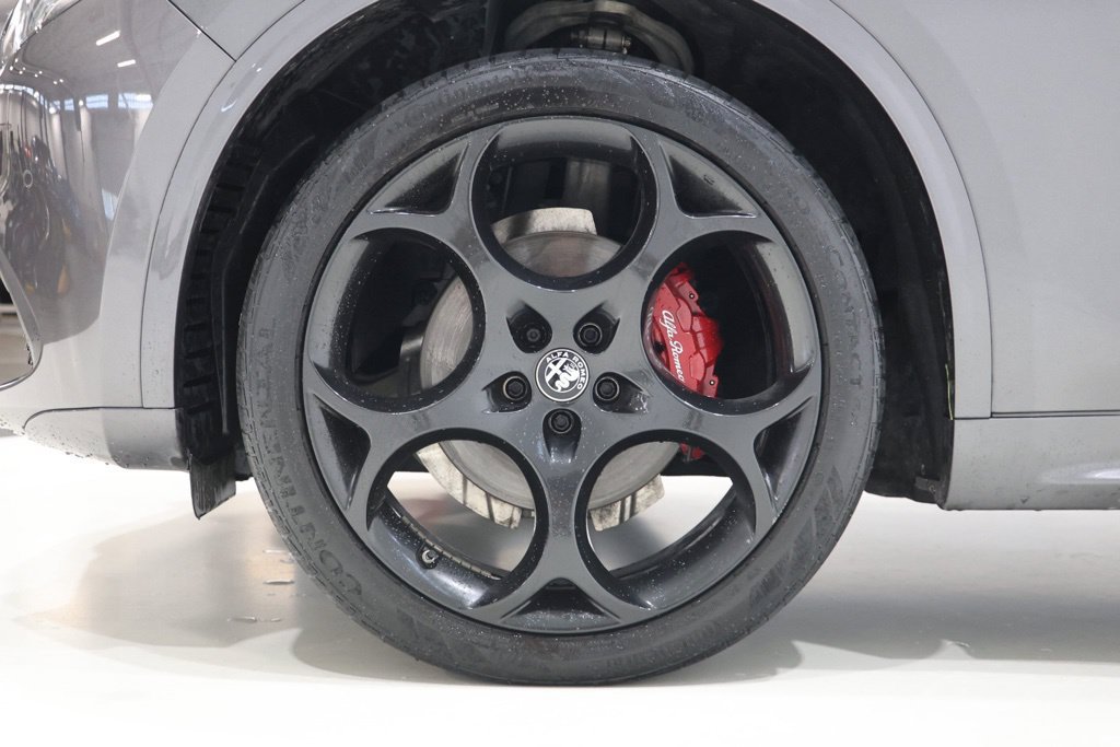 Used 2023 Alfa Romeo Stelvio Veloce AWD/4WD image 11
