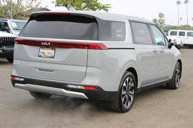 Used 2024 Kia Carnival EX image 5