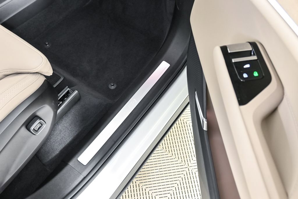 Certified 2025 Volvo EX90 Ultra image 27