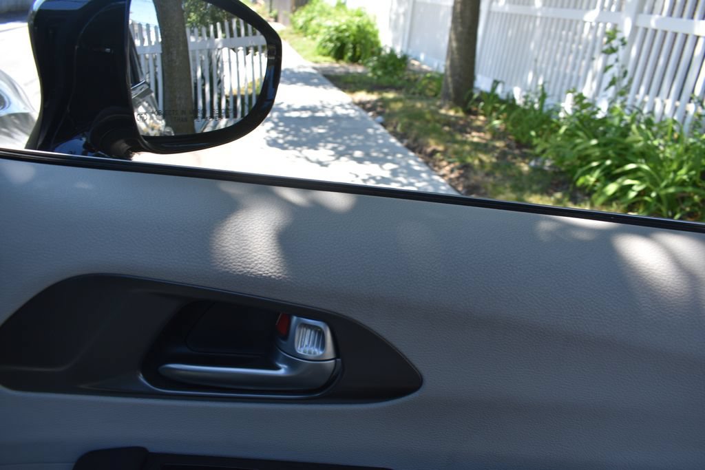 Used 2024 Chrysler Pacifica Touring-L FWD image 21