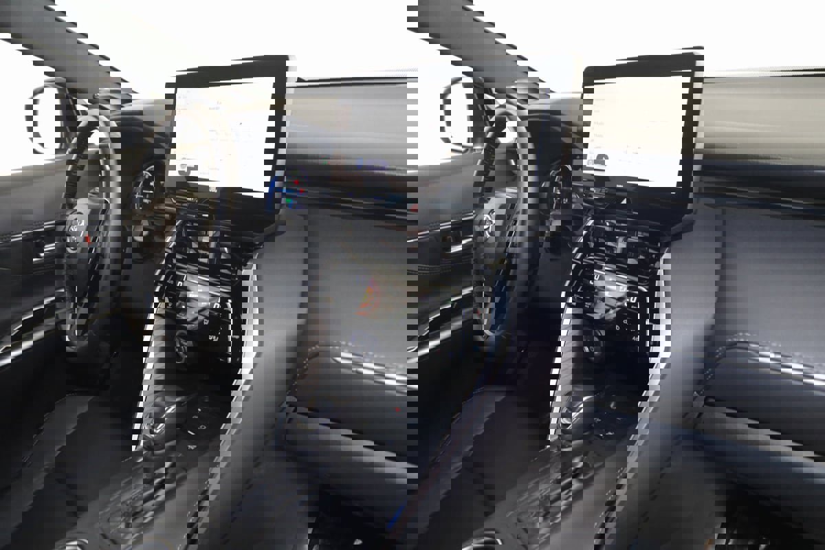 Used 2023 Toyota Venza XLE image 37