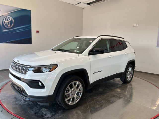 Used 2022 Jeep Compass Latitude w/ Sun and Sound Group image 2