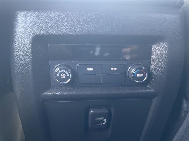 Used 2023 Chevrolet Traverse LT image 20