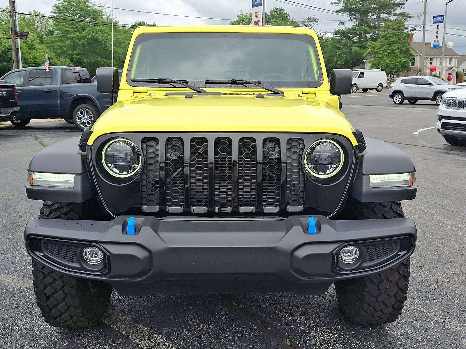 Used 2023 Jeep Wrangler Unlimited w/ Cold Weather Group AWD/4WD image 2