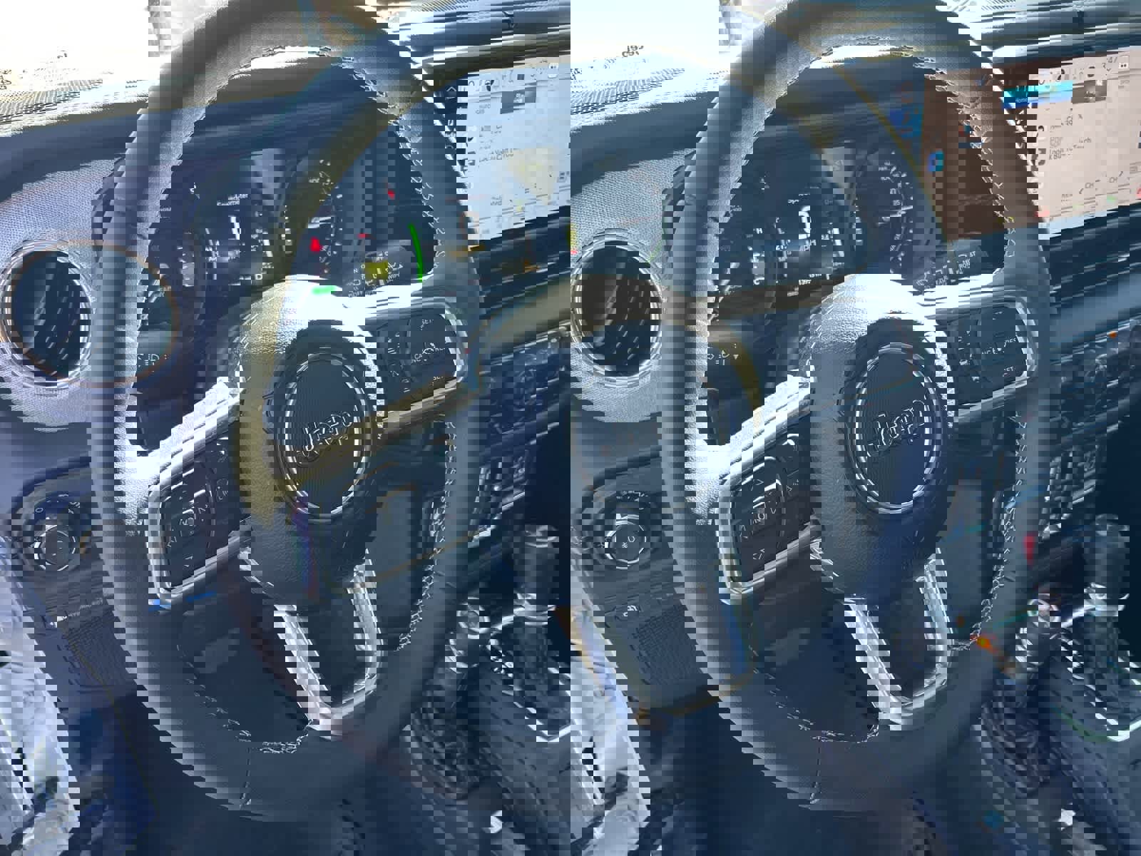 Used 2025 Jeep Wrangler Sahara image 37