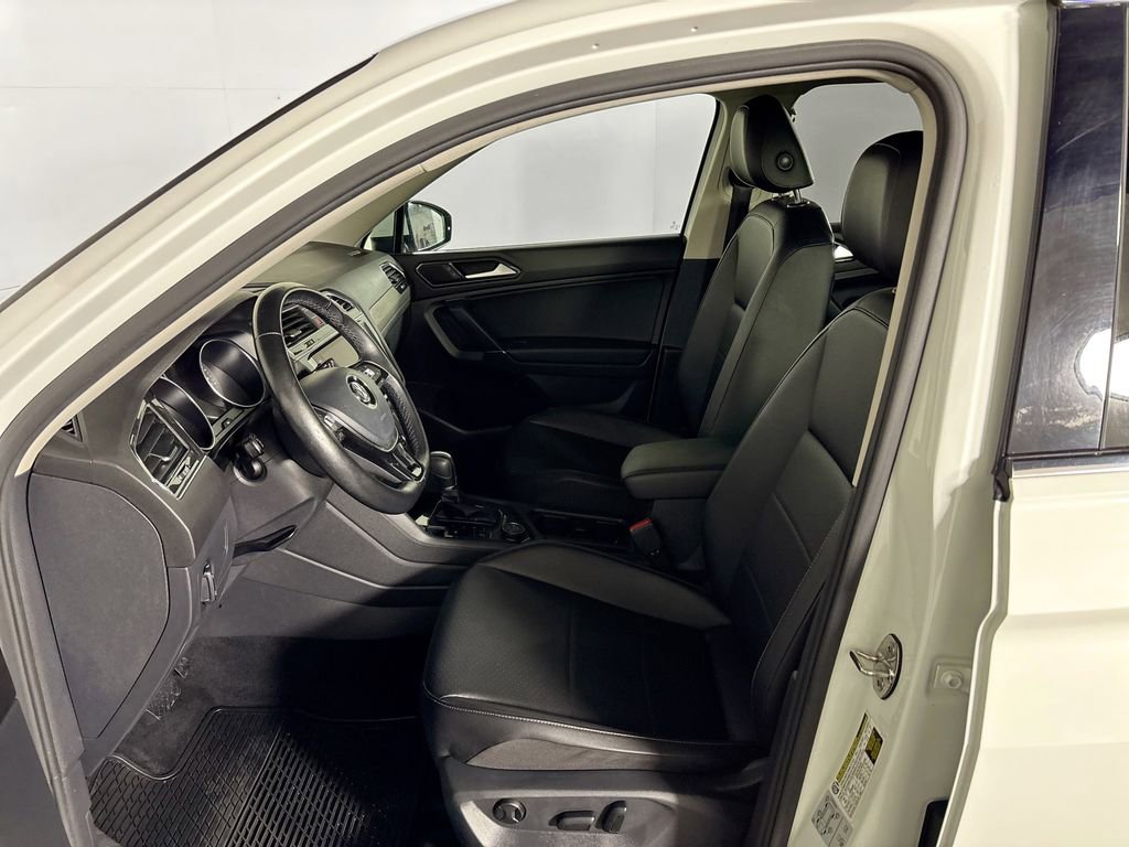 Used 2018 Volkswagen Tiguan SE w/ Panoramic Sunroof Package image 11