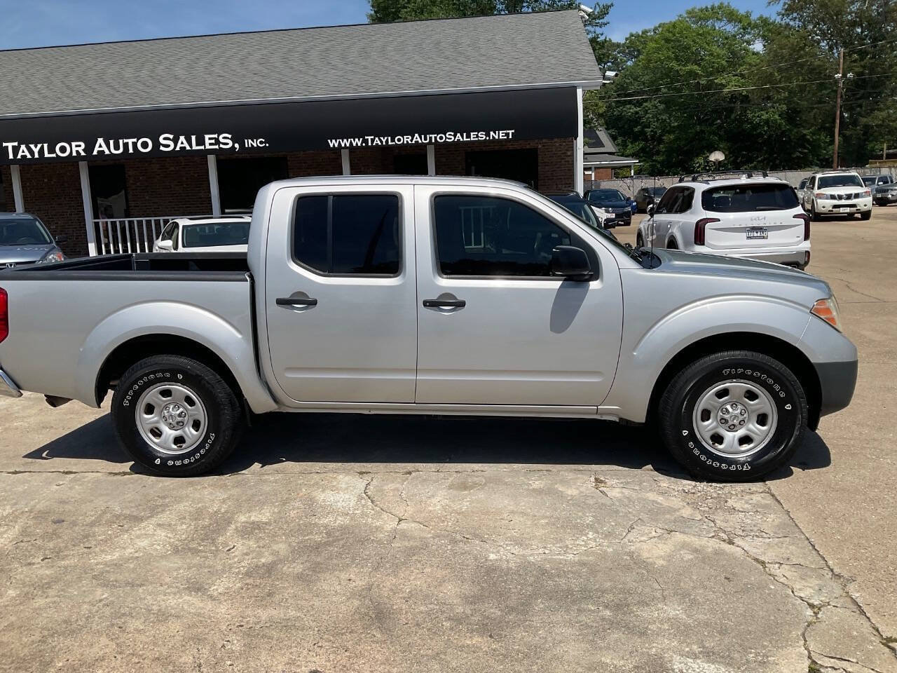 Used 2015 Nissan Frontier S RWD image 2