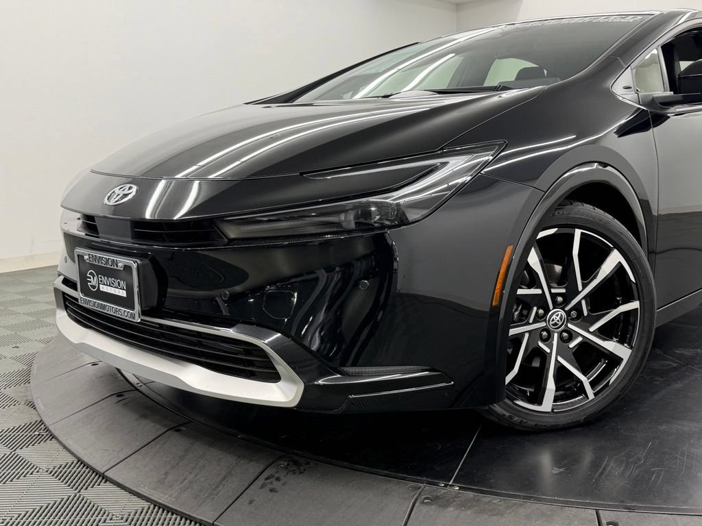 Used 2025 Toyota Prius Plug-In Hybrid FWD image 4